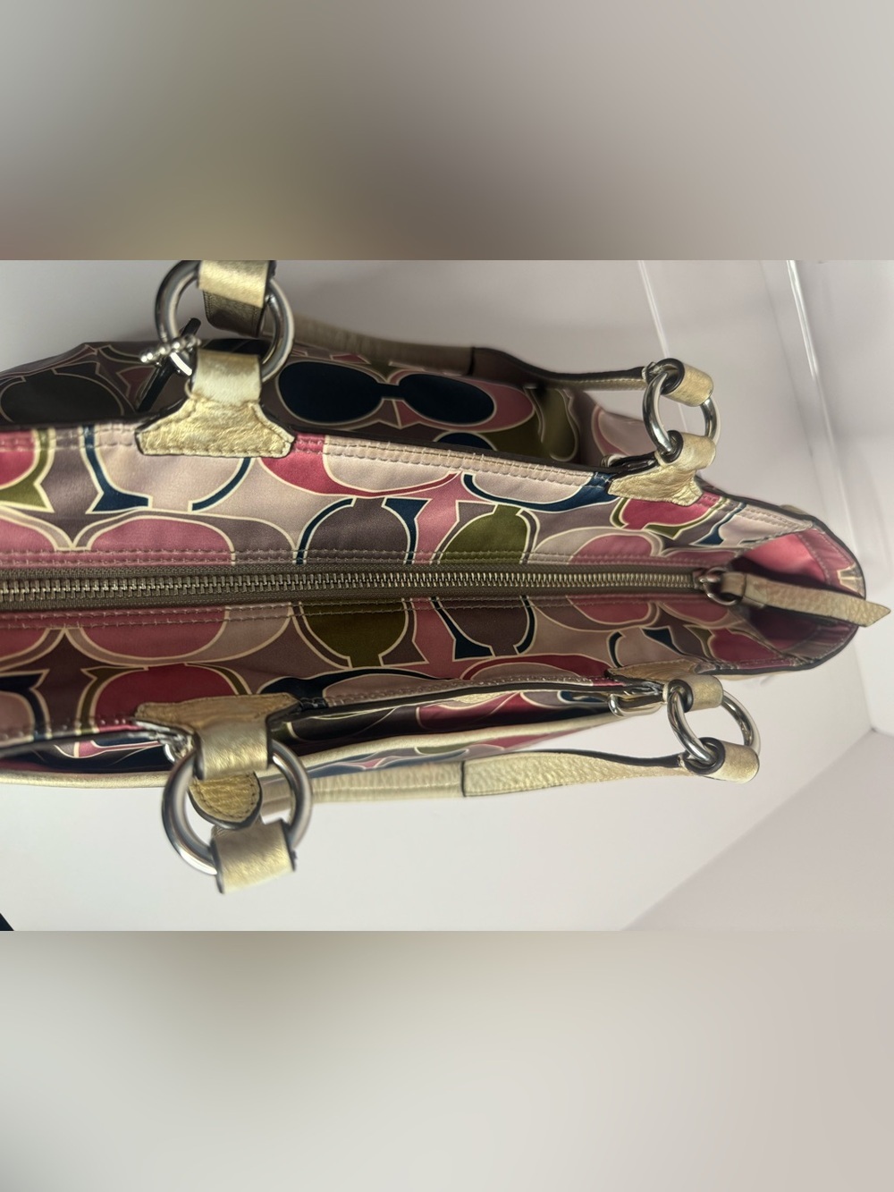 #300 Coach Signature Gallery Scarf Sateen Shoulder Tote Bag - Picture 4 of 15